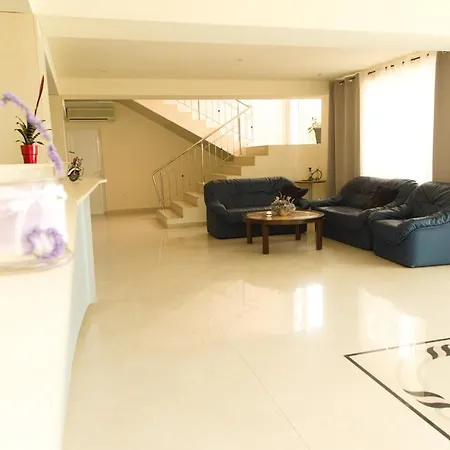 Eden Apartahotel 2*